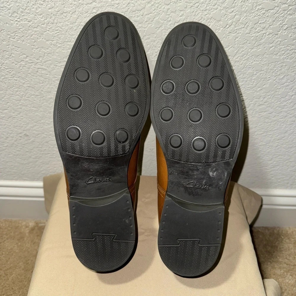 CLARKS Men’s Whiddon Step Dark Tan
Leather Slip-on Loafer 9.5M - Picture 13 of 13
